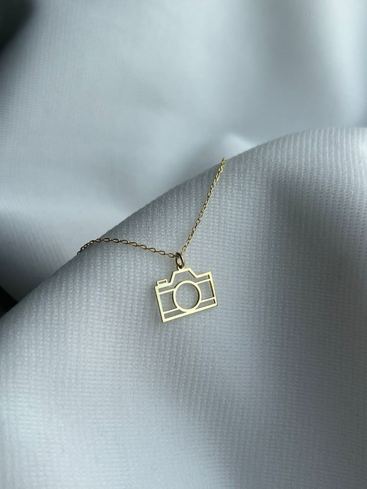 Camera Charm Necklace – Unique Pendant for Photographers